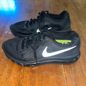 Nike Air Max Running Shoes Women’s 7 Triple Black  Low Sneaker